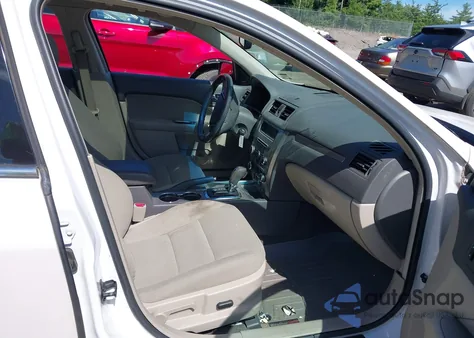 2010 Ford Fusion Hybrid z USA, uszkodzony, nr VIN 3FADP0L3XAR136288